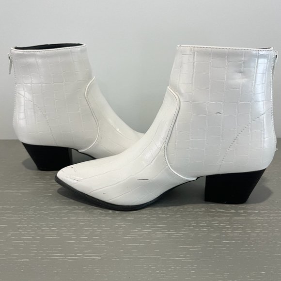 QUPID Point Toe Croc Womens Booties in White Womens Size 5.5 - Picture 6 of 6